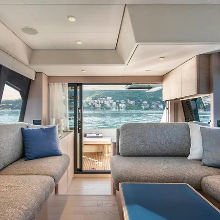 船上ホテル Santa Barbara *