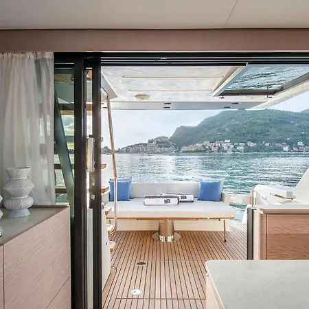 Santa Barbara 船上ホテル *